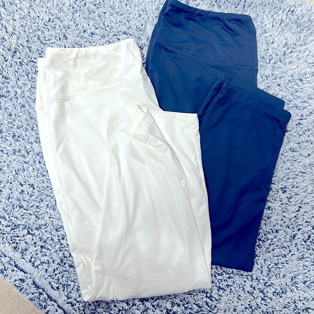 2 capri leggings OS but will fit xs/s